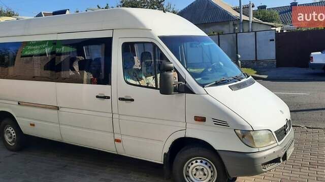 Белый Мерседес Sprinter, объемом двигателя 2.2 л и пробегом 805 тыс. км за 12000 $, фото 4 на Automoto.ua