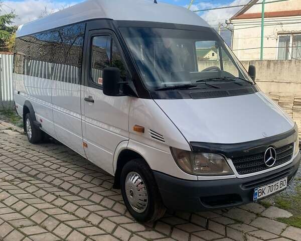 Мерседес Sprinter 2004 в Дубно на Automoto.ua Белый Мерседес Sprinter, объемом двигателя 2.2 л и пробегом 250 тыс. км за 13800 $, фото 3 на Automoto.ua