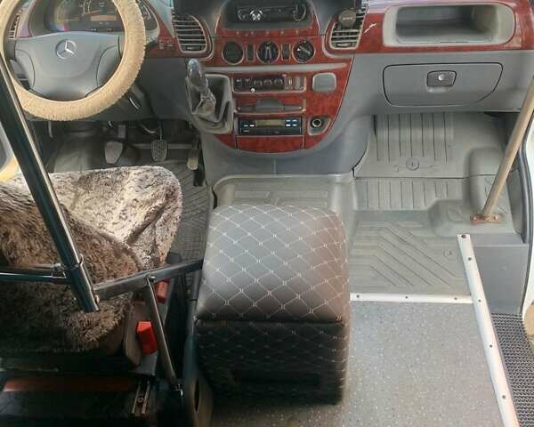 Мерседес Sprinter 2004 в Дубно на Automoto.ua Белый Мерседес Sprinter, объемом двигателя 2.2 л и пробегом 250 тыс. км за 13800 $, фото 13 на Automoto.ua
