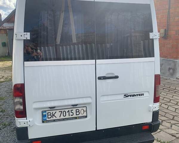 Мерседес Sprinter 2004 в Дубно на Automoto.ua Белый Мерседес Sprinter, объемом двигателя 2.2 л и пробегом 250 тыс. км за 13800 $, фото 1 на Automoto.ua