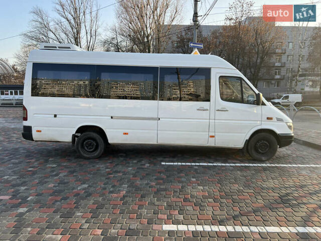 Белый Мерседес Sprinter, объемом двигателя 2.69 л и пробегом 356 тыс. км за 16500 $, фото 4 на Automoto.ua