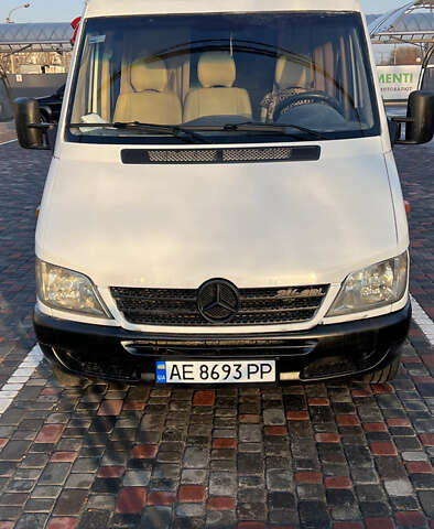 Белый Мерседес Sprinter, объемом двигателя 2.69 л и пробегом 356 тыс. км за 16500 $, фото 1 на Automoto.ua