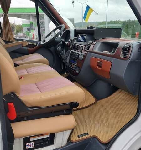 Белый Мерседес Sprinter, объемом двигателя 2.69 л и пробегом 784 тыс. км за 17000 $, фото 3 на Automoto.ua