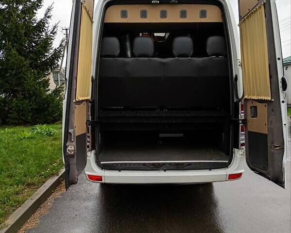 Білий Мерседес Sprinter, об'ємом двигуна 2.99 л та пробігом 380 тис. км за 29999 $, фото 1 на Automoto.ua