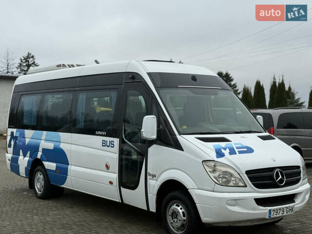 Белый Мерседес Sprinter, объемом двигателя 2.14 л и пробегом 352 тыс. км за 29000 $, фото 3 на Automoto.ua