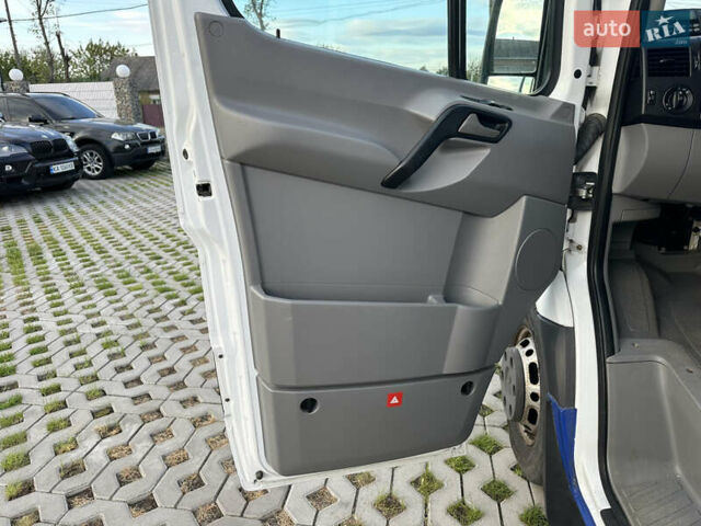Белый Мерседес Sprinter, объемом двигателя 2.14 л и пробегом 324 тыс. км за 34000 $, фото 13 на Automoto.ua