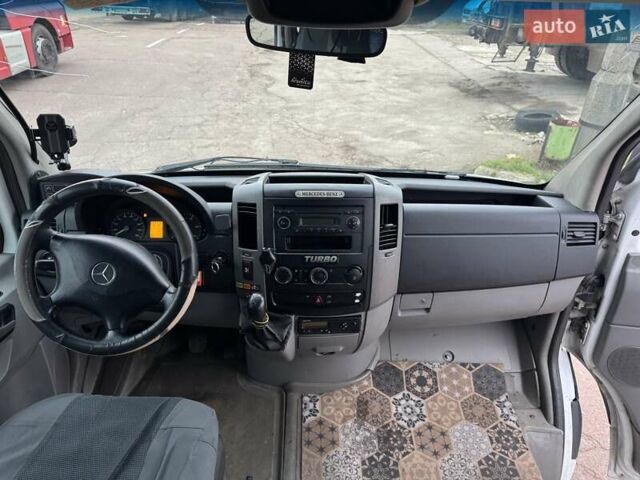 Белый Мерседес Sprinter, объемом двигателя 2.14 л и пробегом 393 тыс. км за 26500 $, фото 7 на Automoto.ua