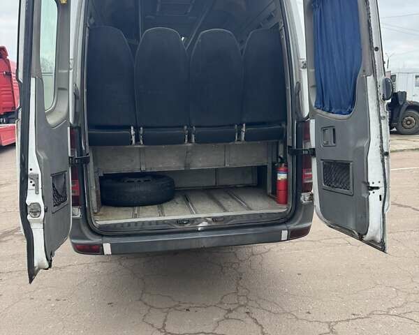 Белый Мерседес Sprinter, объемом двигателя 2.14 л и пробегом 393 тыс. км за 26500 $, фото 4 на Automoto.ua