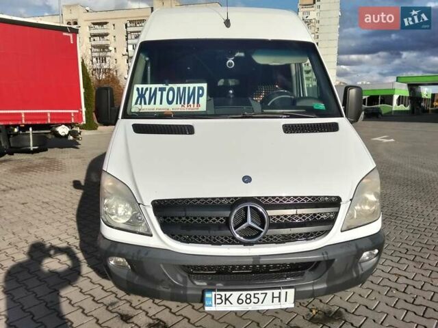 Белый Мерседес Sprinter, объемом двигателя 2.14 л и пробегом 624 тыс. км за 25900 $, фото 3 на Automoto.ua