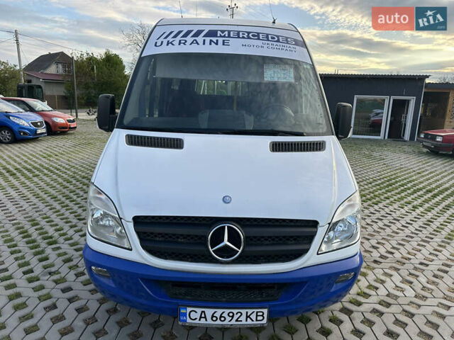 Белый Мерседес Sprinter, объемом двигателя 2.14 л и пробегом 324 тыс. км за 34000 $, фото 2 на Automoto.ua