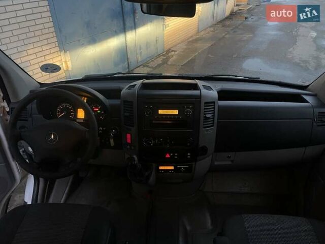 Белый Мерседес Sprinter, объемом двигателя 2.2 л и пробегом 350 тыс. км за 26900 $, фото 18 на Automoto.ua