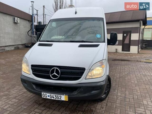 Белый Мерседес Sprinter, объемом двигателя 2.2 л и пробегом 350 тыс. км за 26900 $, фото 11 на Automoto.ua