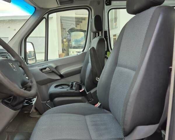 Белый Мерседес Sprinter, объемом двигателя 2.2 л и пробегом 355 тыс. км за 29500 $, фото 12 на Automoto.ua