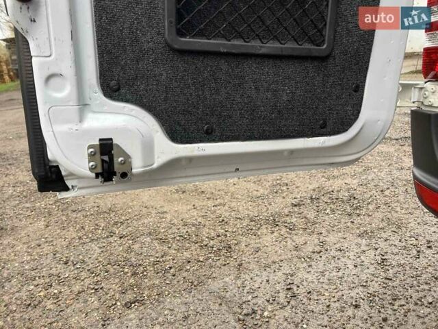 Белый Мерседес Sprinter, объемом двигателя 3 л и пробегом 433 тыс. км за 32941 $, фото 14 на Automoto.ua