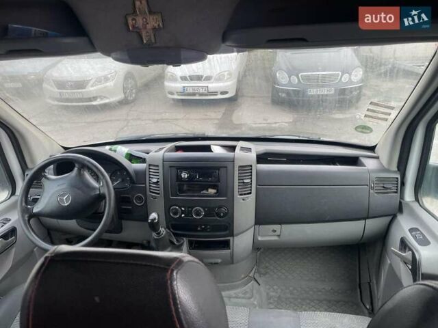 Белый Мерседес Sprinter, объемом двигателя 2.2 л и пробегом 250 тыс. км за 17500 $, фото 4 на Automoto.ua