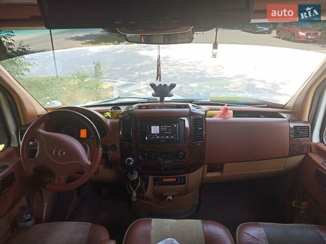 Белый Мерседес Sprinter, объемом двигателя 2.14 л и пробегом 700 тыс. км за 30000 $, фото 2 на Automoto.ua