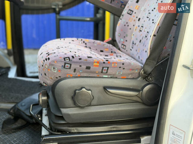 Білий Мерседес Sprinter, об'ємом двигуна 2.2 л та пробігом 346 тис. км за 32999 $, фото 32 на Automoto.ua