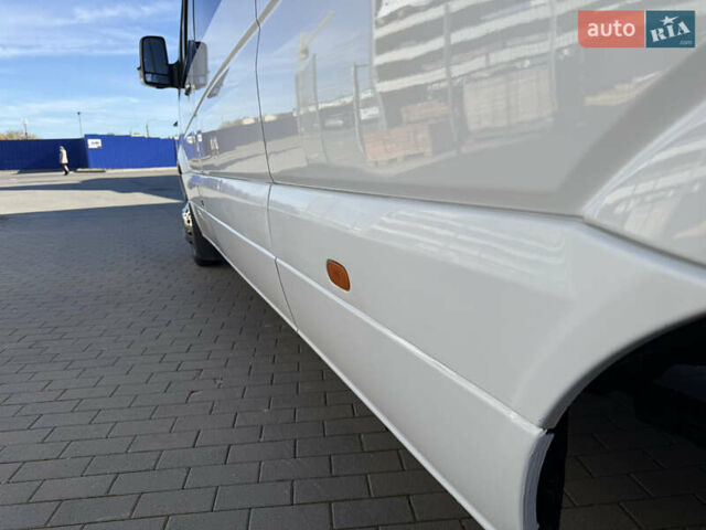 Білий Мерседес Sprinter, об'ємом двигуна 2.2 л та пробігом 346 тис. км за 32999 $, фото 45 на Automoto.ua