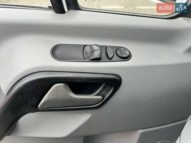 Белый Мерседес Sprinter, объемом двигателя 0 л и пробегом 424 тыс. км за 34990 $, фото 18 на Automoto.ua