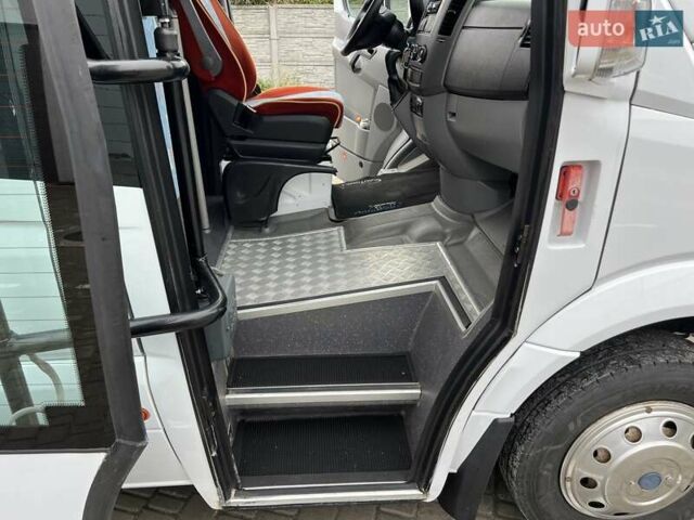 Белый Мерседес Sprinter, объемом двигателя 3 л и пробегом 427 тыс. км за 43490 $, фото 23 на Automoto.ua