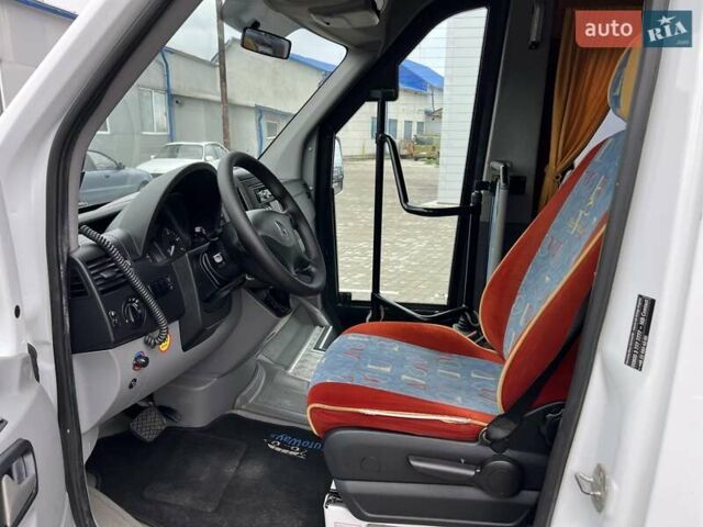 Белый Мерседес Sprinter, объемом двигателя 3 л и пробегом 427 тыс. км за 43490 $, фото 19 на Automoto.ua