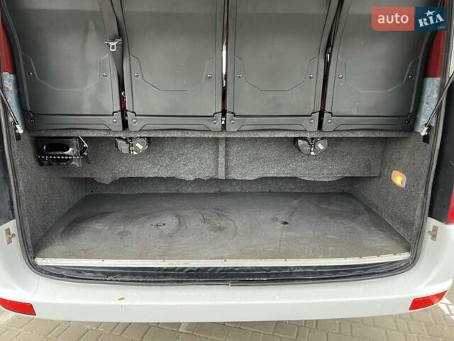 Белый Мерседес Sprinter, объемом двигателя 3 л и пробегом 427 тыс. км за 43490 $, фото 16 на Automoto.ua