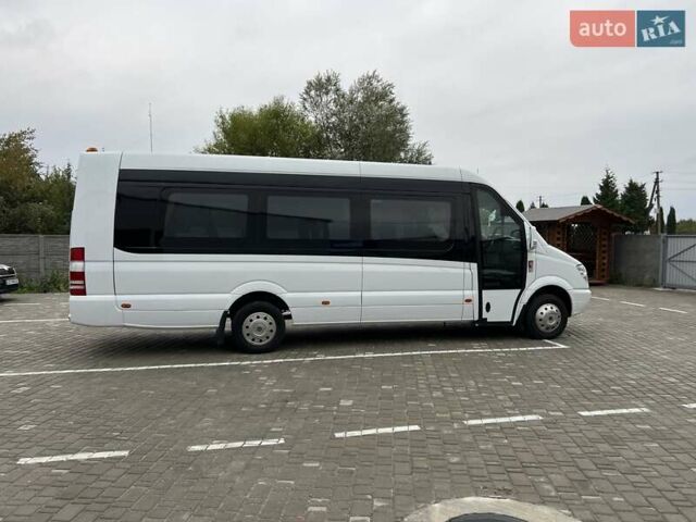 Белый Мерседес Sprinter, объемом двигателя 3 л и пробегом 427 тыс. км за 43490 $, фото 3 на Automoto.ua