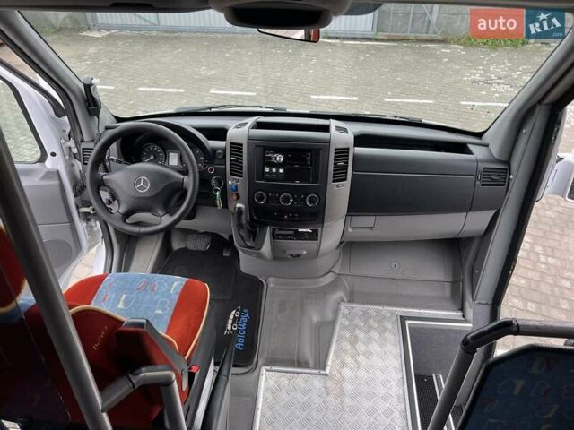 Белый Мерседес Sprinter, объемом двигателя 3 л и пробегом 427 тыс. км за 43490 $, фото 36 на Automoto.ua