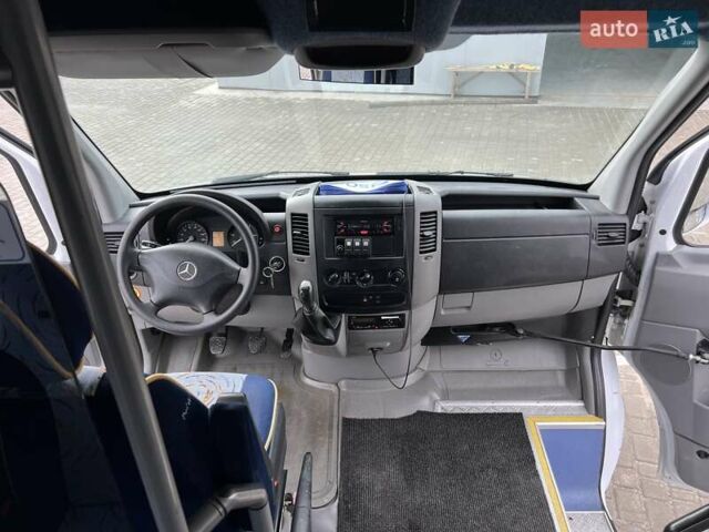 Белый Мерседес Sprinter, объемом двигателя 3 л и пробегом 448 тыс. км за 42700 $, фото 18 на Automoto.ua