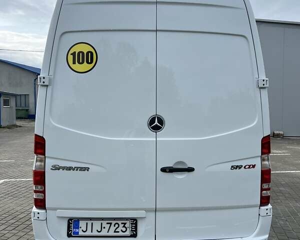 Белый Мерседес Sprinter, объемом двигателя 3 л и пробегом 448 тыс. км за 42700 $, фото 4 на Automoto.ua