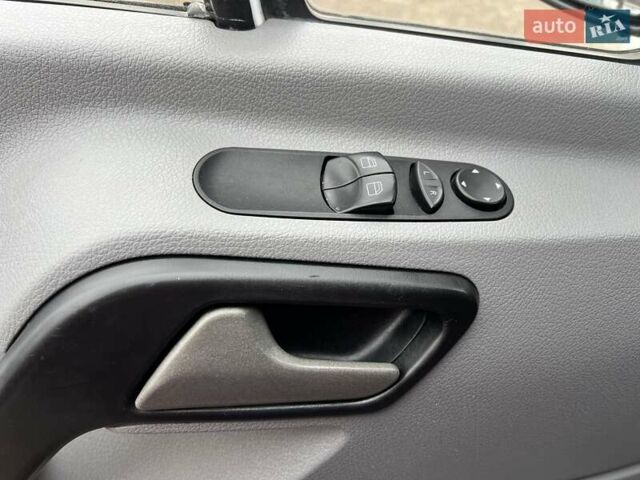 Белый Мерседес Sprinter, объемом двигателя 2.2 л и пробегом 406 тыс. км за 38500 $, фото 22 на Automoto.ua