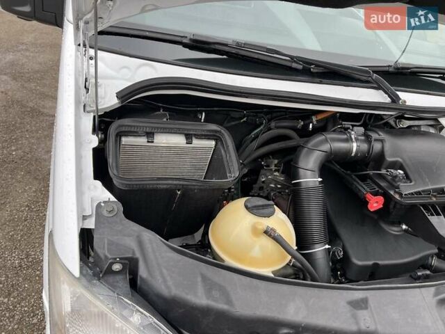Белый Мерседес Sprinter, объемом двигателя 2.2 л и пробегом 406 тыс. км за 38500 $, фото 14 на Automoto.ua