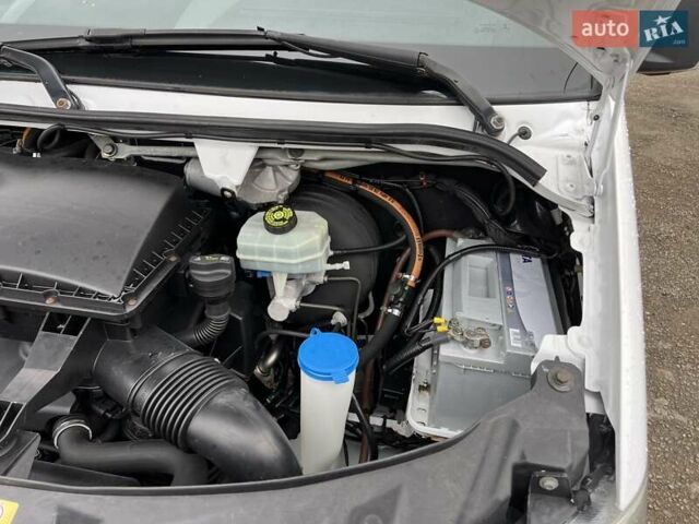 Белый Мерседес Sprinter, объемом двигателя 2.2 л и пробегом 406 тыс. км за 38500 $, фото 17 на Automoto.ua