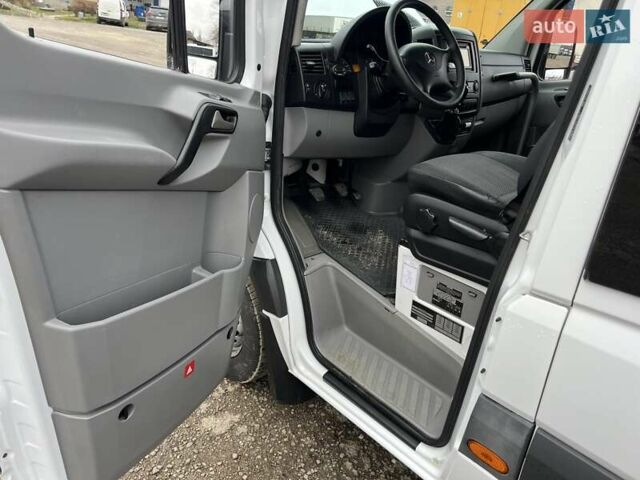 Белый Мерседес Sprinter, объемом двигателя 2.2 л и пробегом 406 тыс. км за 38500 $, фото 20 на Automoto.ua