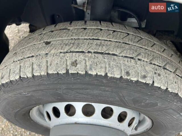 Белый Мерседес Sprinter, объемом двигателя 2.2 л и пробегом 406 тыс. км за 38500 $, фото 18 на Automoto.ua