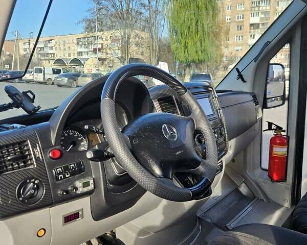 Белый Мерседес Sprinter, объемом двигателя 3 л и пробегом 621 тыс. км за 43000 $, фото 5 на Automoto.ua