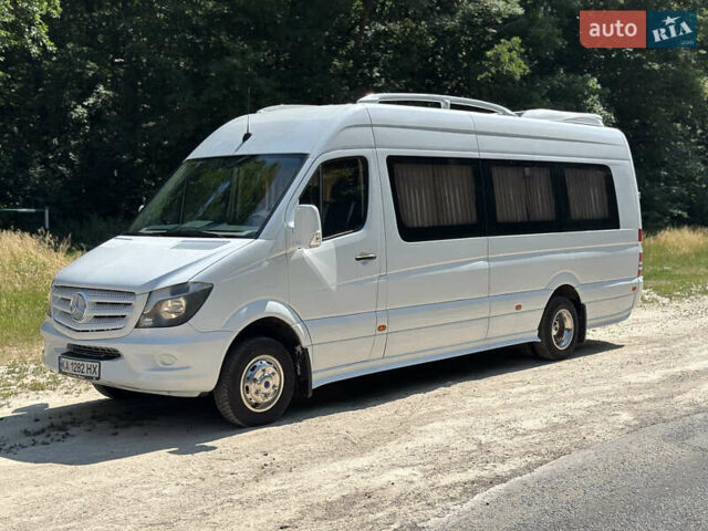 Белый Мерседес Sprinter, объемом двигателя 2.14 л и пробегом 387 тыс. км за 46500 $, фото 2 на Automoto.ua