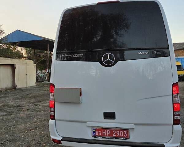 Белый Мерседес Sprinter, объемом двигателя 2.2 л и пробегом 334 тыс. км за 38700 $, фото 7 на Automoto.ua