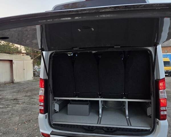 Белый Мерседес Sprinter, объемом двигателя 2.2 л и пробегом 334 тыс. км за 38700 $, фото 17 на Automoto.ua