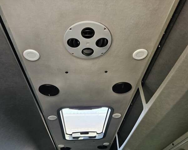 Белый Мерседес Sprinter, объемом двигателя 2.2 л и пробегом 372 тыс. км за 31950 $, фото 27 на Automoto.ua