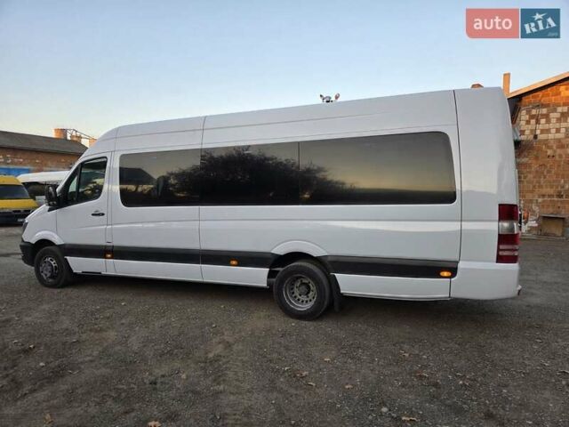 Белый Мерседес Sprinter, объемом двигателя 2.2 л и пробегом 334 тыс. км за 38700 $, фото 4 на Automoto.ua