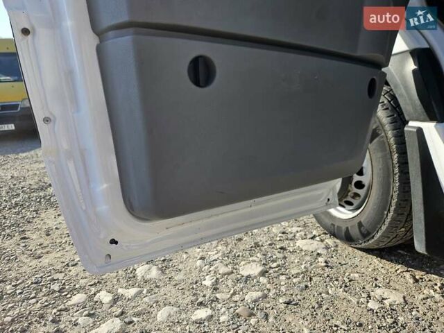 Белый Мерседес Sprinter, объемом двигателя 2.2 л и пробегом 372 тыс. км за 31950 $, фото 39 на Automoto.ua