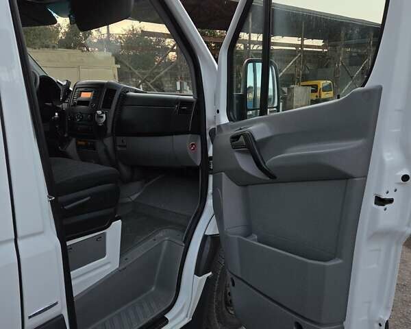 Белый Мерседес Sprinter, объемом двигателя 2.2 л и пробегом 334 тыс. км за 38700 $, фото 11 на Automoto.ua