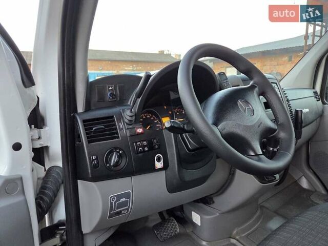 Белый Мерседес Sprinter, объемом двигателя 2.2 л и пробегом 334 тыс. км за 38700 $, фото 15 на Automoto.ua