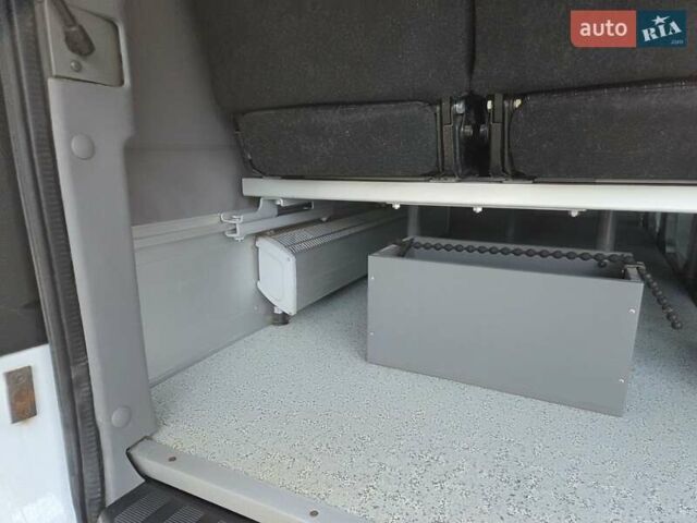 Белый Мерседес Sprinter, объемом двигателя 2.2 л и пробегом 334 тыс. км за 38700 $, фото 16 на Automoto.ua