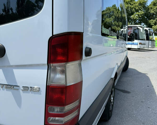 Белый Мерседес Sprinter, объемом двигателя 2.14 л и пробегом 500 тыс. км за 43500 $, фото 2 на Automoto.ua