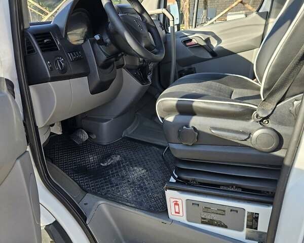 Белый Мерседес Sprinter, объемом двигателя 2.2 л и пробегом 372 тыс. км за 31950 $, фото 37 на Automoto.ua