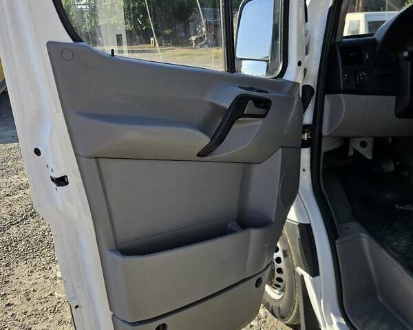 Белый Мерседес Sprinter, объемом двигателя 2.2 л и пробегом 372 тыс. км за 31950 $, фото 41 на Automoto.ua