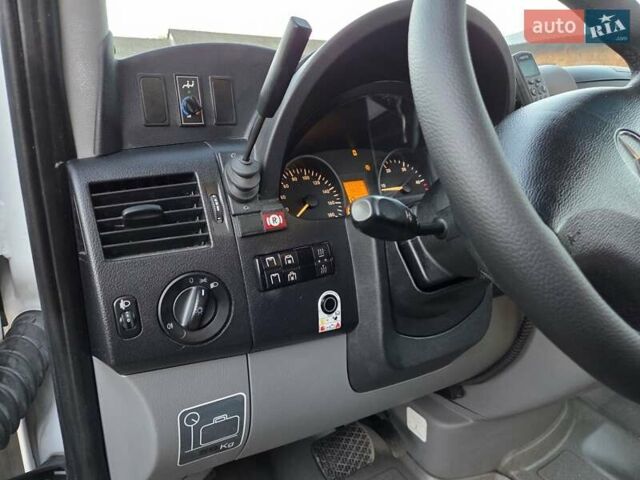 Белый Мерседес Sprinter, объемом двигателя 2.2 л и пробегом 334 тыс. км за 38700 $, фото 13 на Automoto.ua