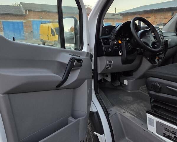 Белый Мерседес Sprinter, объемом двигателя 2.2 л и пробегом 334 тыс. км за 38700 $, фото 22 на Automoto.ua